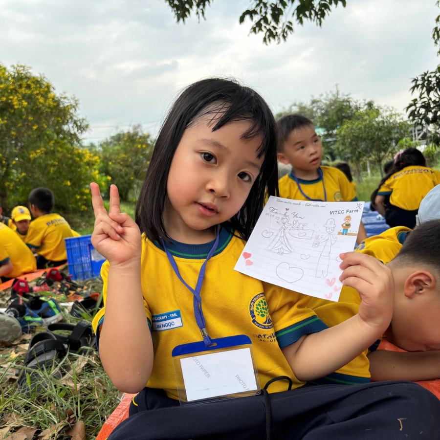 Học tiếng Anh lớp 1 ba mẹ nên tìm hiểu phương phá phù hợp cho con.