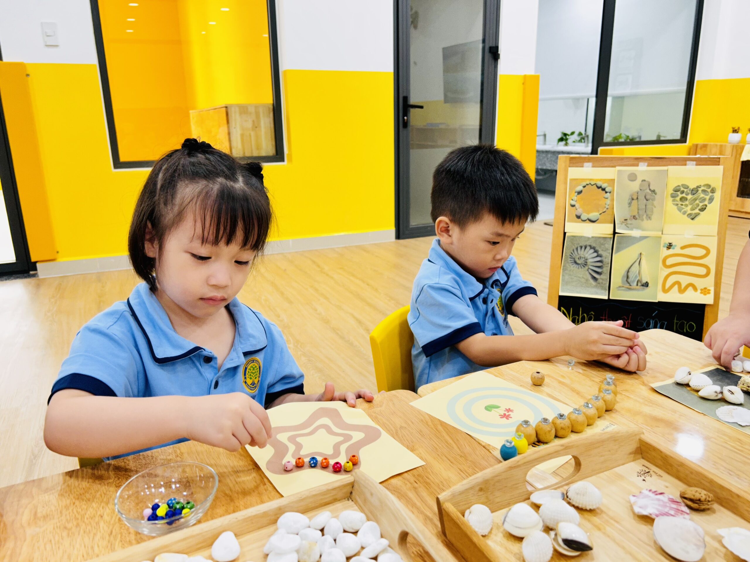 Trẻ được học tập và giao tiếp với hai thứ tiếng tại trường mầm non song ngữ