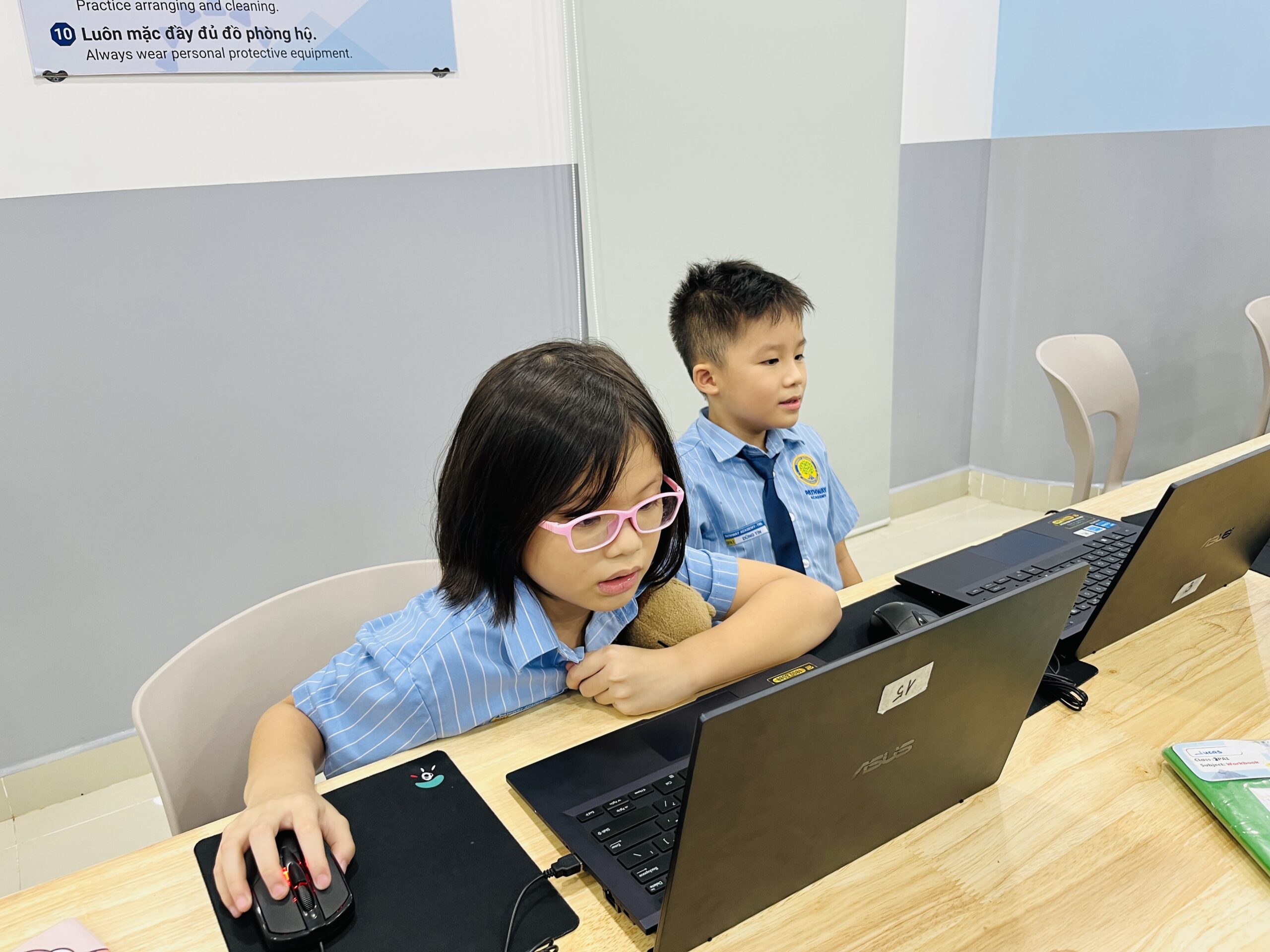 Trang bị kỹ năng số cho trẻ tiểu học dần trở thành một điều tất yếu cần giáo dục từ sớm