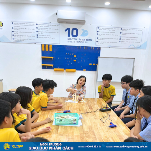 Tại Pathway Academy, thầy cô giữ vai trò then chốt giúp cho sự phát triển tư duy sáng tạo cho học sinh.