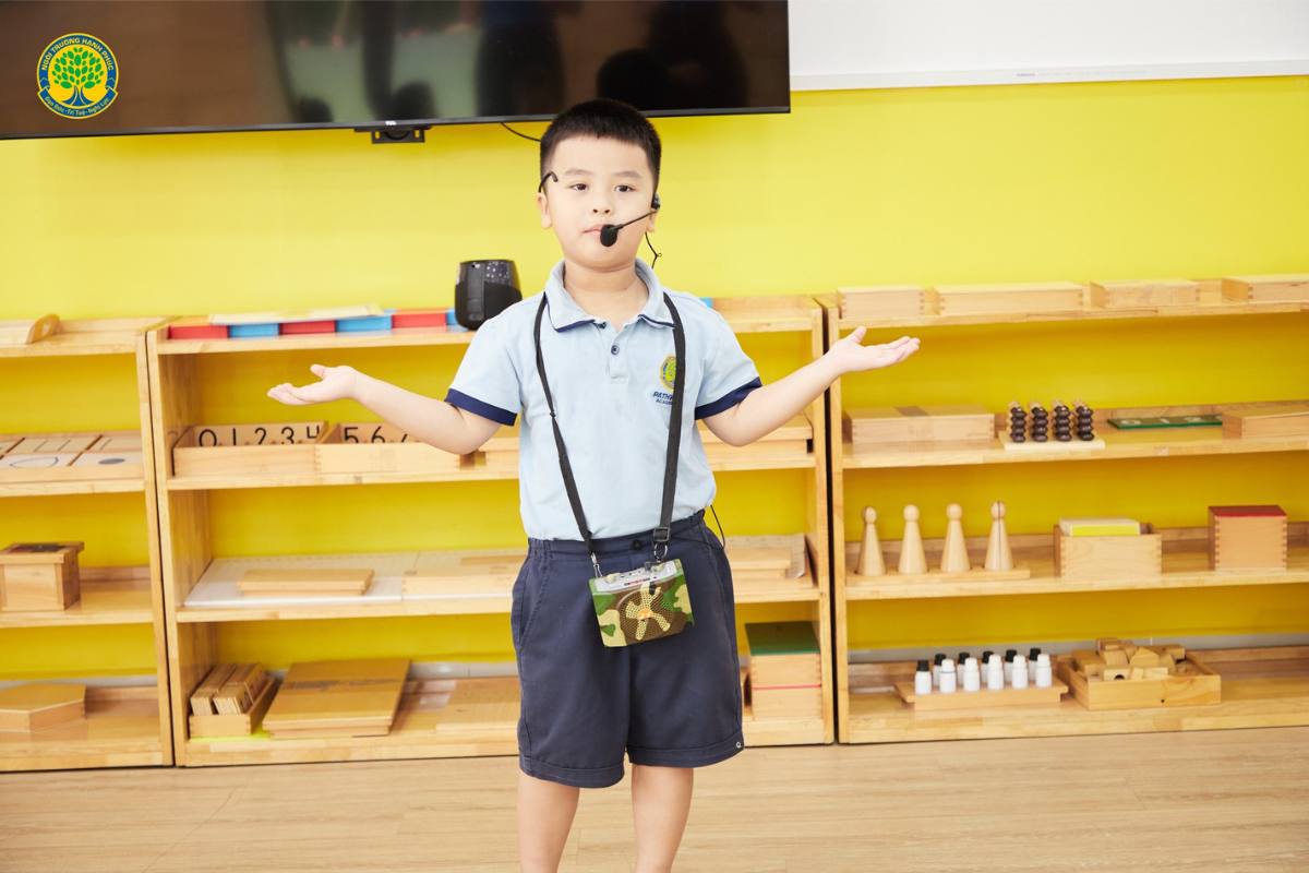 Trẻ tự tin trước đám đông sẽ có nhiều cơ hội hơn trong cuộc sống. 