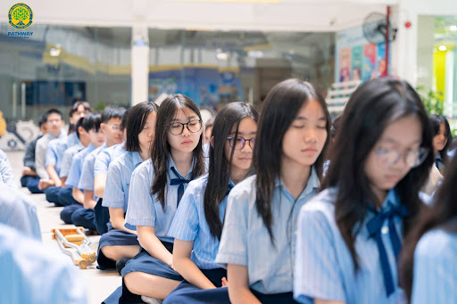 Cách học hiệu quả cho học sinh lớp 9 kết hợp thiền tỉnh thức giúp tăng tập trung và quản lý cảm xúc.