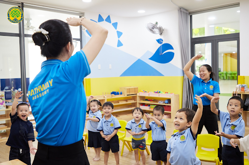 Dạy con theo phương pháp Montessori giúp trẻ tự tin và tự lập