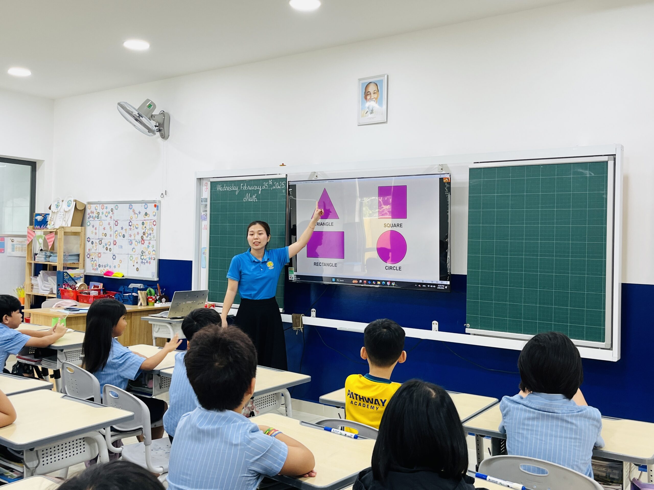 Học sinh Pathway Academy học Toán A+ dựa trên các bộ học cụ trực quan