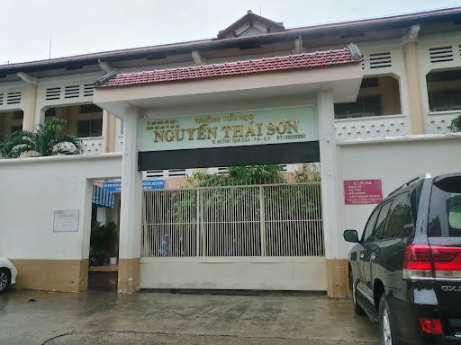 Trường Tiểu học Nguyễn Thái Sơn là một trong những ngôi trường nổi bật trong top trường tiểu học công lập tốt nhất TPHCM nhờ chương trình học hiện đại và môi trường giáo dục toàn diện