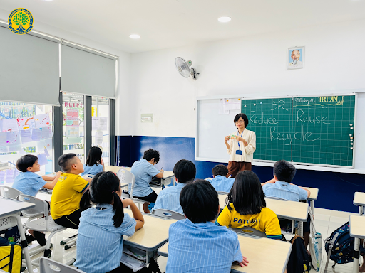 Top các trường tiểu học ở Hồ Chí Minh như Pathway Academy được đánh giá cao nhờ phương pháp giảng dạy sáng tạo, giúp học sinh học hứng thú và chủ động hơn.