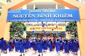 Trường Tiểu học Nguyễn Bỉnh Khiêm được nhắc đến trong top trường tiểu học công lập tốt nhất TPHCM nhờ chất lượng giảng dạy nổi bật và môi trường học tập năng động