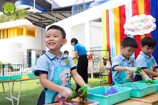 Phát triển thể chất là câu trả lời tiên quyết khi hỏi ” Trẻ 2 tuổi học gì ở trường mầm non”