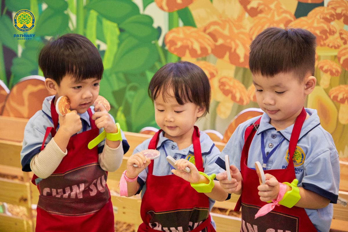 Chế độ dinh dưỡng cho trẻ mầm non được xây dựng khoa học trong từng bữa ăn.