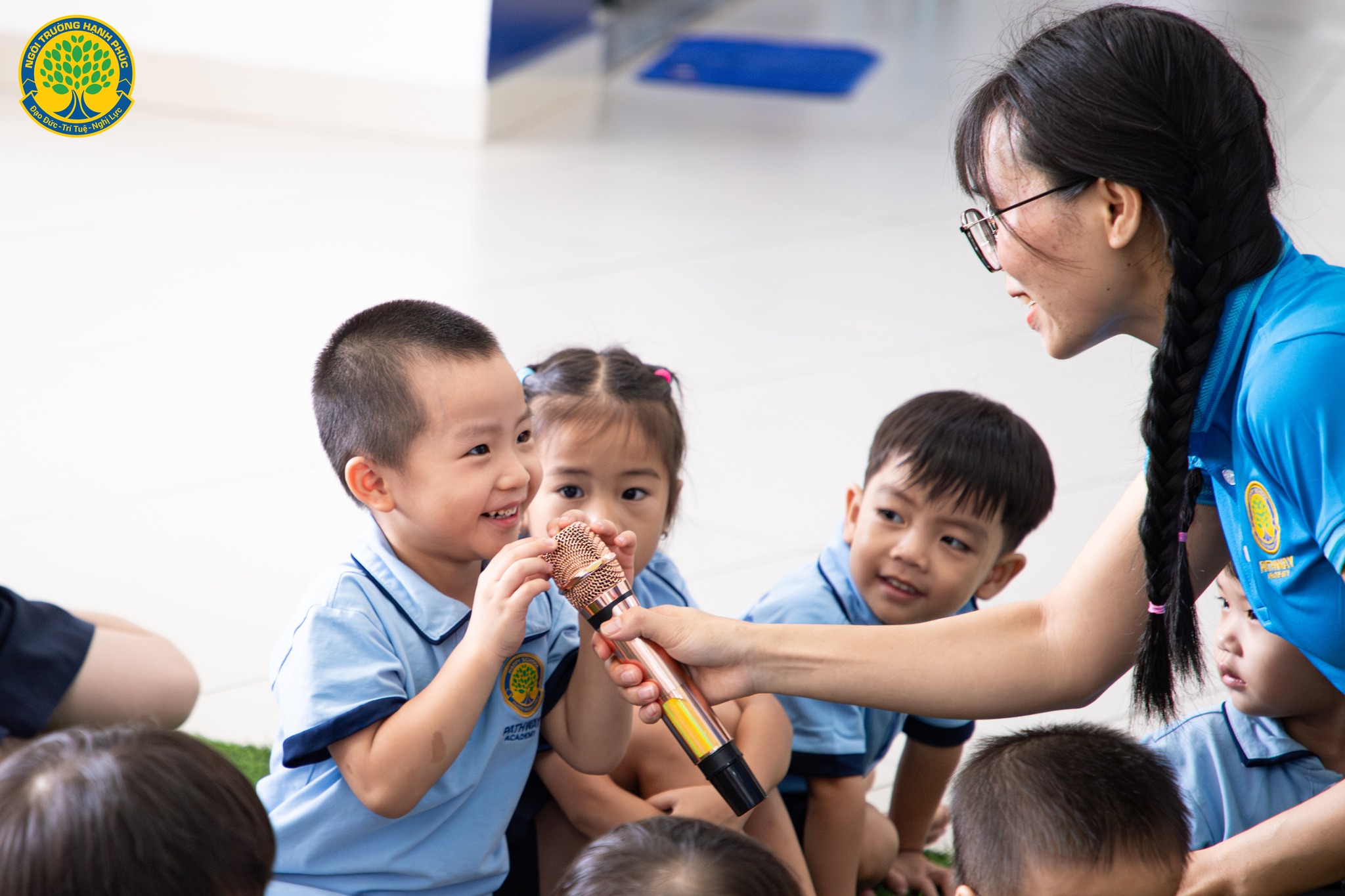 Bữa ăn đủ chất trong chế độ dinh dưỡng cho trẻ mầm non giúp con học tập trọn vẹn.