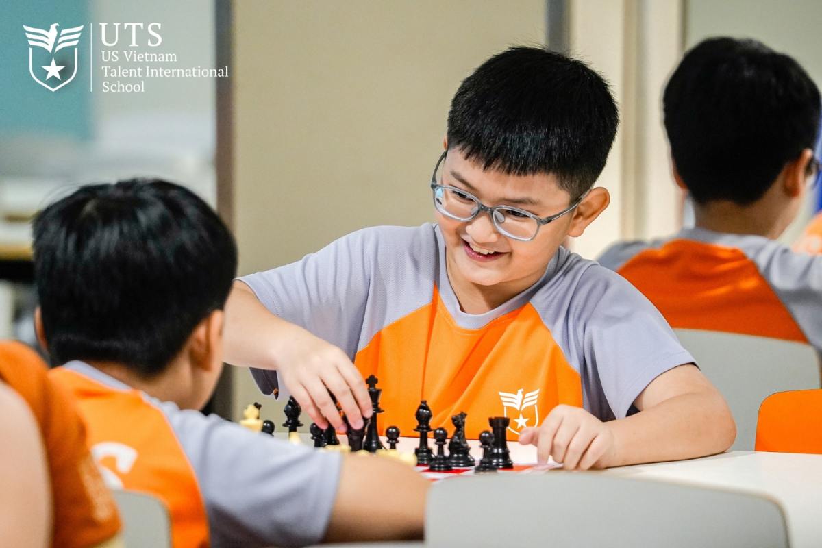 Hoạt động học tập trải nghiệm của học sinh UTS trong nhóm các trường tiểu học ở Hồ Chí Minh hiện đại.